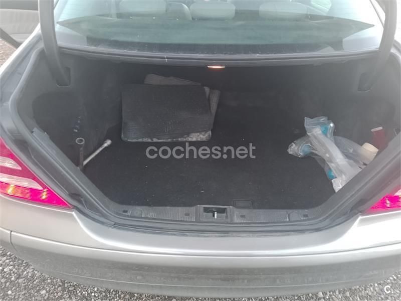 Käytetty Mercedes C220 Avantgarde 150 HP (110 kW) 2006 Peessi Sedan