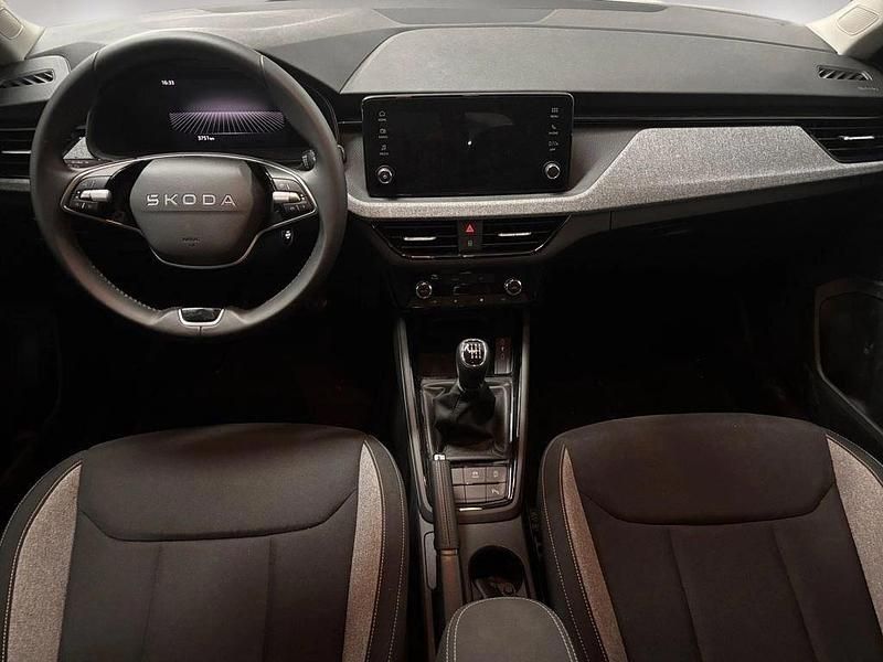 Usado Skoda Scala Selection 115 CV (84 kW) 2025 Gris plata Utilitario