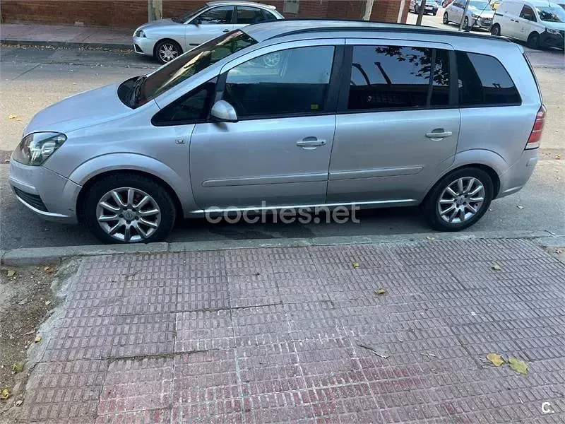 Usado Opel Zafira Enjoy 120 CV (88 kW) 2007 Gris / plata Monovolumen