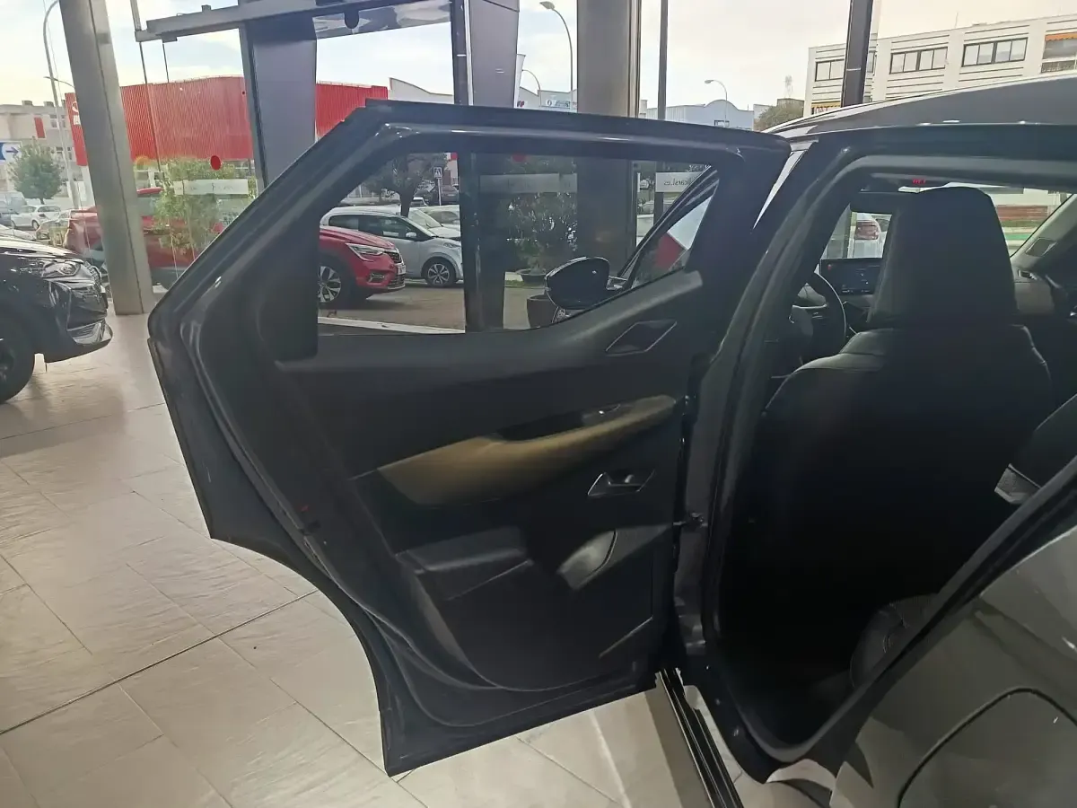 Usado DS Automobiles DS3 Crossback So Chic 110 CV (80 kW) 2021 Gris SUV