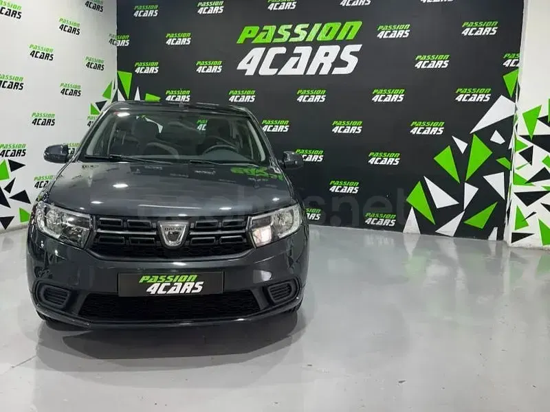 Usado Dacia Logan Essentiel 73 CV (53 kW) 2019 Gris / plata Berlina