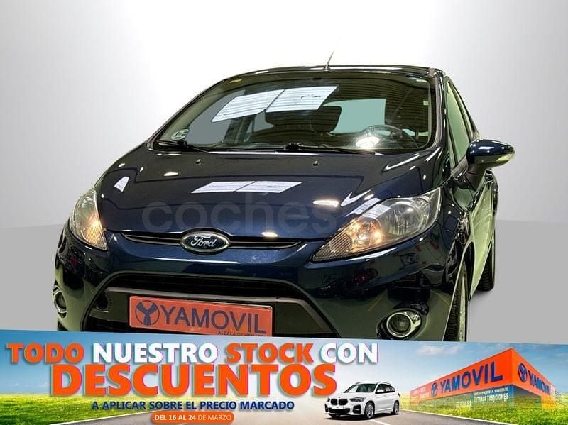 Usado Ford Fiesta Trend 70 CV (51 kW) 2012 Azul Berlina