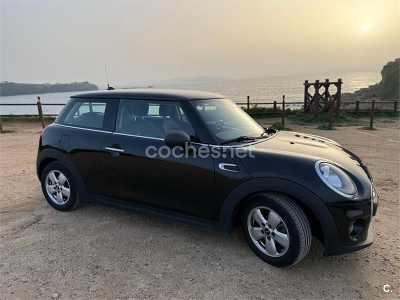 Usado Mini ONE 102 CV (75 kW) 2018 Negro Utilitario