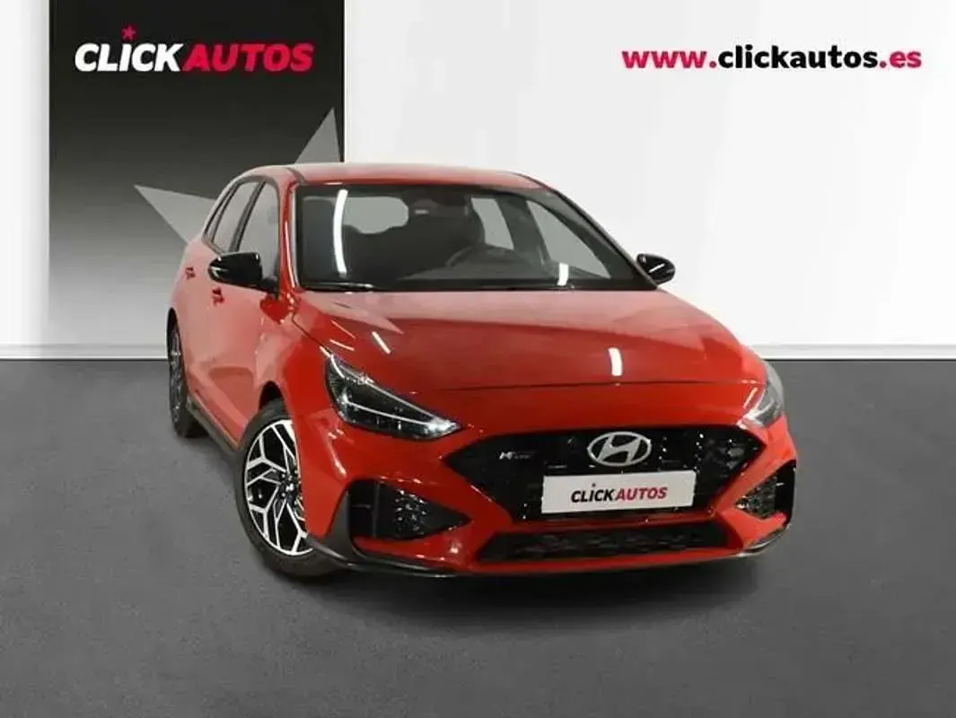 Begagnad Hyundai i30 N Line 101 HK (74 kW) 2024 Röd Halvkombi