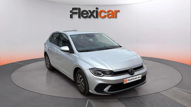 Usado VW Polo Life 110 CV (80 kW) 2022 Gris Utilitario