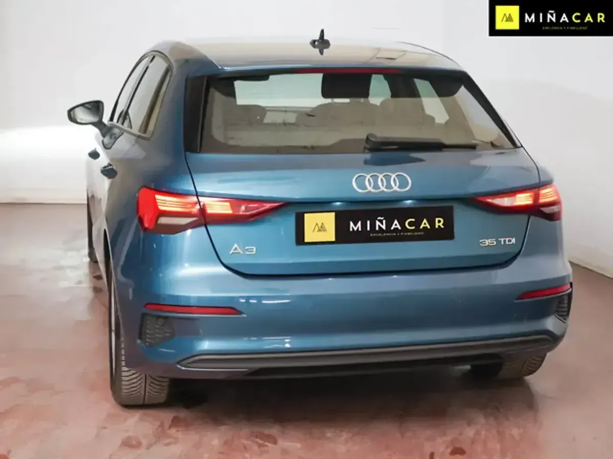 Usado Audi A3 150 CV (110 kW) 2021 Azul Berlina
