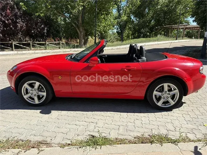 Usado Mazda MX5 Active 126 CV (92 kW) 2007 Rojo Descapotable