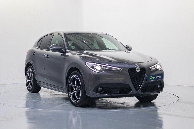 Usado Alfa Romeo Stelvio Veloce 210 CV (154 kW) 2021 Gris / plata SUV