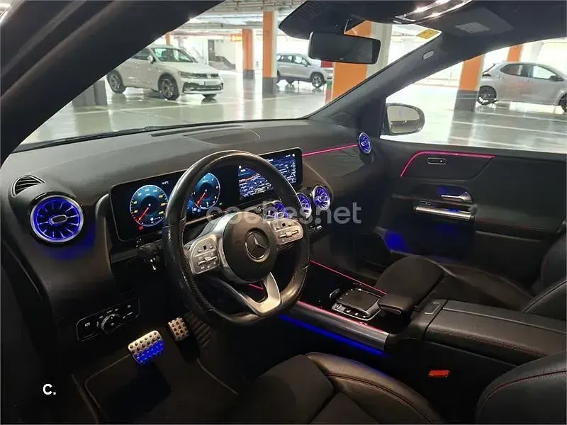 Usado Mercedes B200 136 CV (100 kW) 2019 Gris / plata Utilitario
