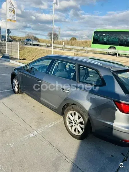 Usado Seat Leon ST CONNECT 110 CV (80 kW) 2017 Gris / plata Familiar