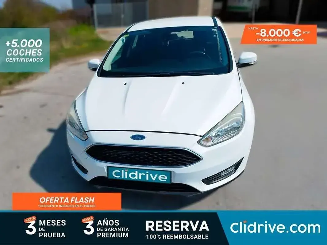 Begagnad Ford Focus Trend 90 HK (66 kW) 2015 Vit Halvkombi
