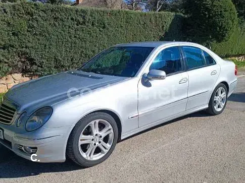 Usado Mercedes E320 Avantgarde 224 CV (164 kW) 2007 Gris / plata Berlina