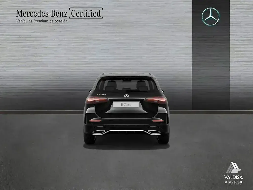Usado Mercedes B200 AMG line 150 CV (110 kW) 2025 Negro Utilitario