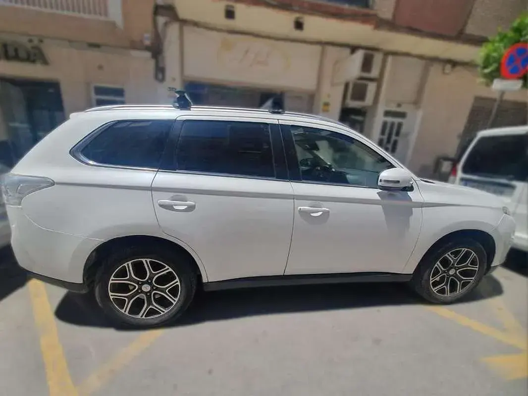 Usado Mitsubishi Outlander Motion 150 CV (110 kW) 2015 Blanco SUV