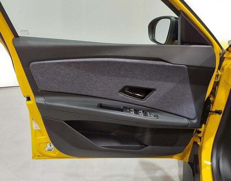 Usado Renault R5 Techno 88 kW (120 CV) 2025 Amarillo Utilitario