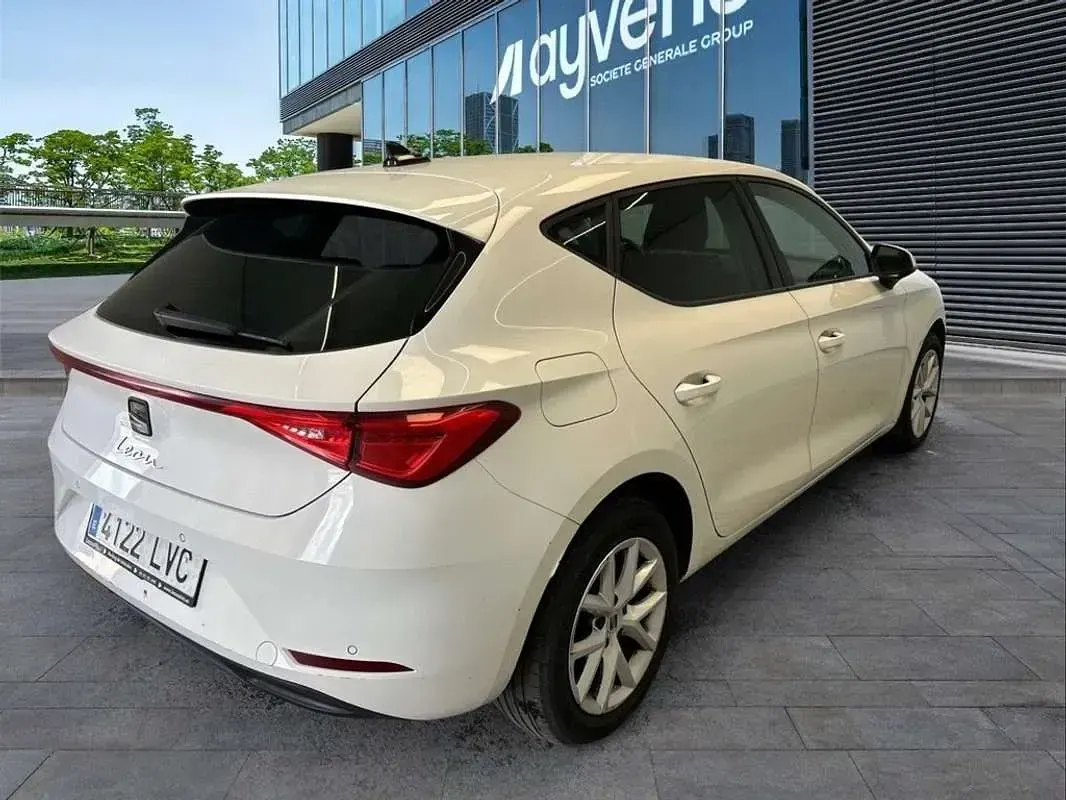 Usado Seat Leon Style 116 CV (85 kW) 2021 Blanco Utilitario