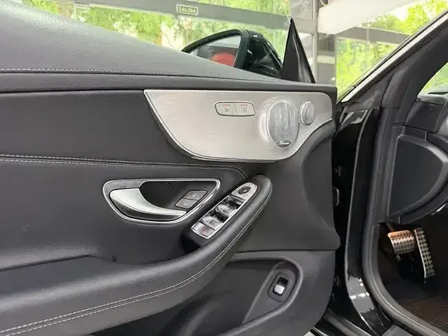 Usado Mercedes C220 194 CV (142 kW) 2021 Negro Descapotable