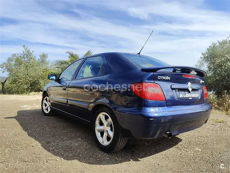 Usado Citroën Xsara Exclusive 90 CV (66 kW) 2001 Azul Berlina