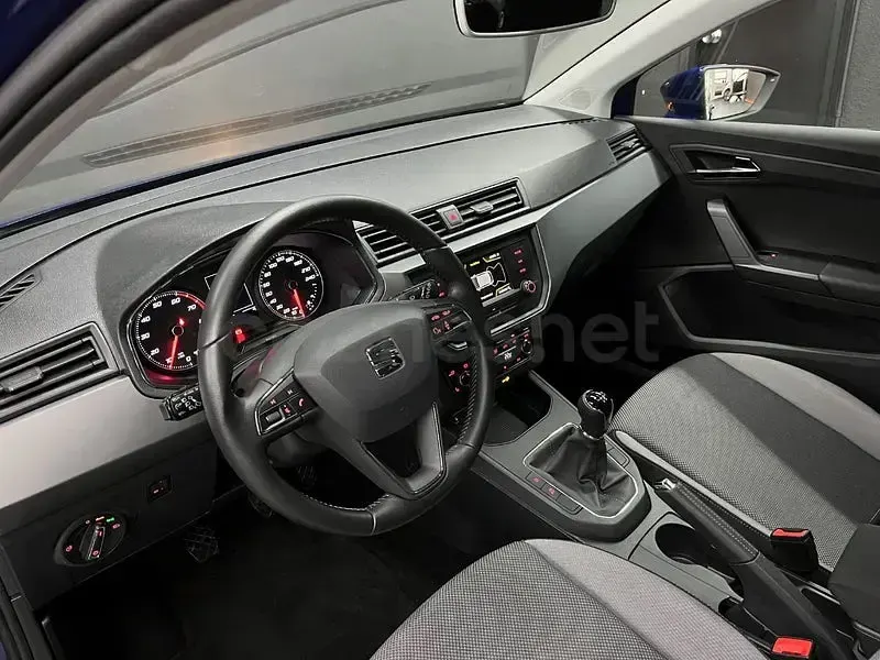 Usado Seat Ibiza Style Plus 95 CV (69 kW) 2018 Azul Utilitario