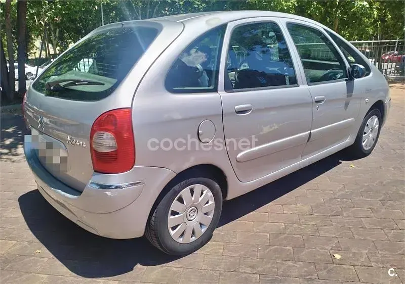 Usado Citroën Xsara Picasso 110 CV (80 kW) 2006 Gris / plata Monovolumen
