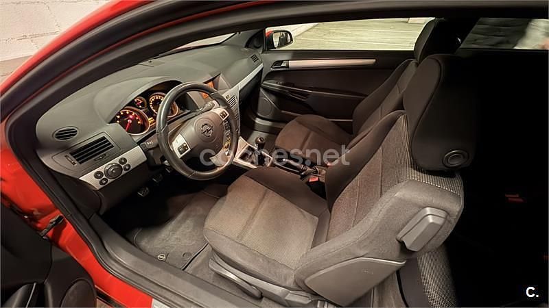 Usado Opel Astra GTC Sport 125 CV (91 kW) 2006 Rojo Berlina