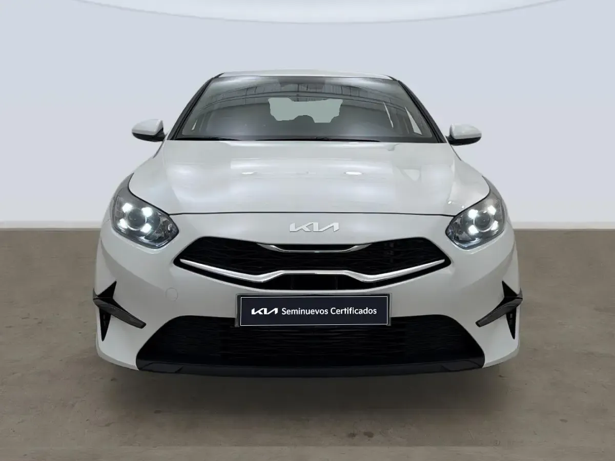 Usado Kia Ceed 101 CV (74 kW) 2024 Blanco Utilitario