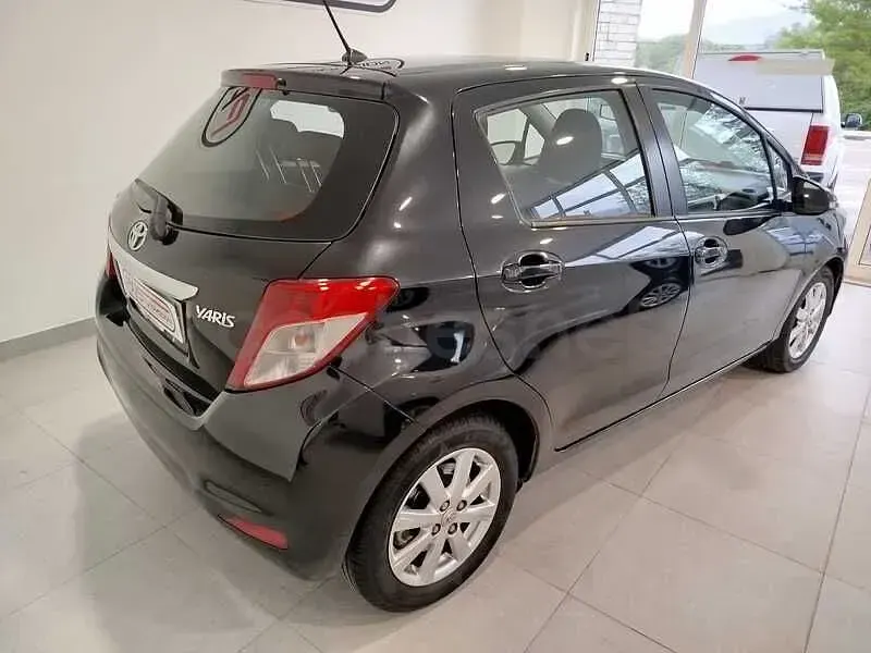 Usado Toyota Yaris Active 90 CV (66 kW) 2012 Blanco Utilitario