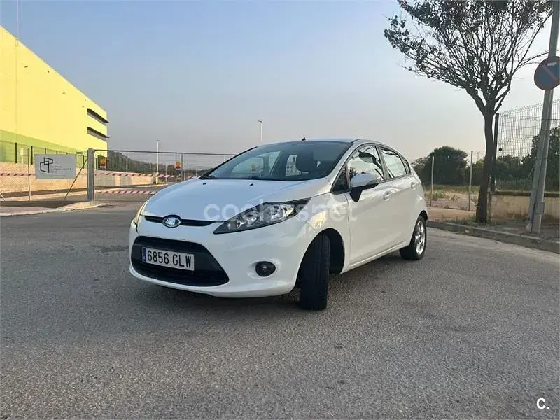Usado Ford Fiesta Trend 90 CV (66 kW) 2009 Blanco Berlina