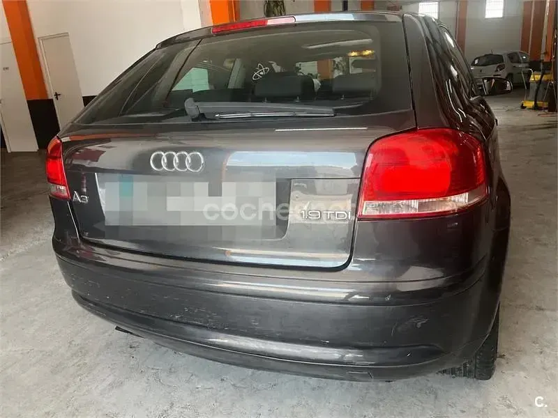 Usado Audi A3 Ambiente 105 CV (77 kW) 2006 Azul Utilitario