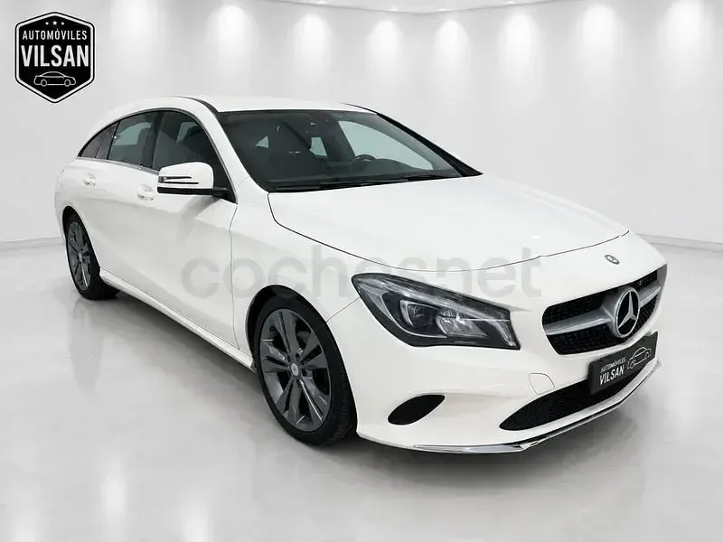 Usado Mercedes CLA200 136 CV (100 kW) 2014 Blanco Coupe