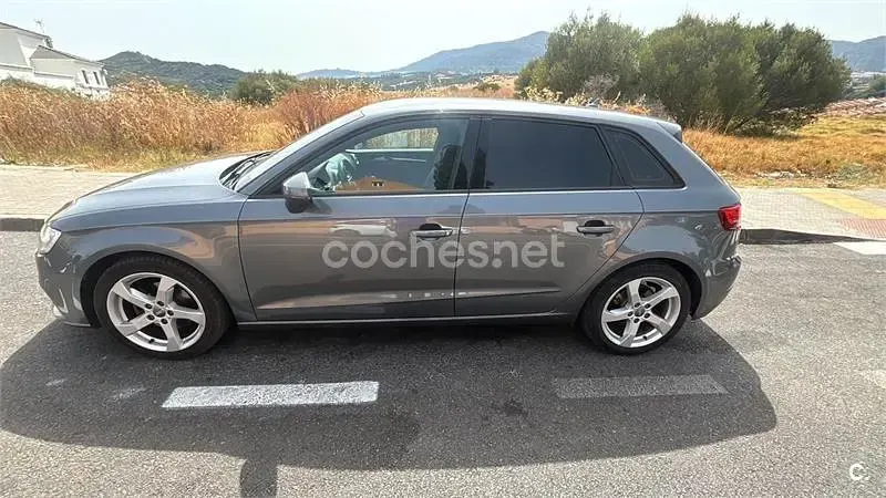Usado Audi A3 Sport 110 CV (80 kW) 2016 Gris / plata Berlina