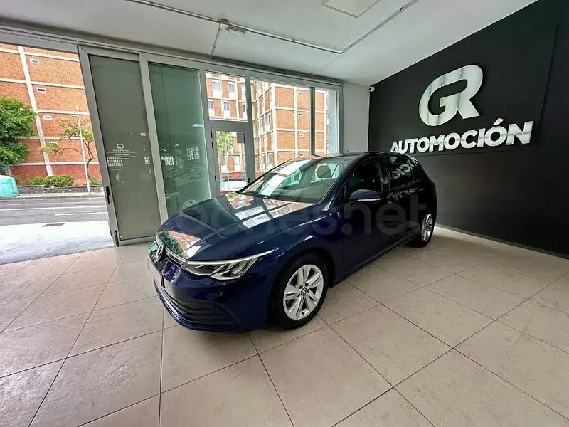 Usado VW Golf VIII 110 CV (80 kW) 2021 Azul Berlina