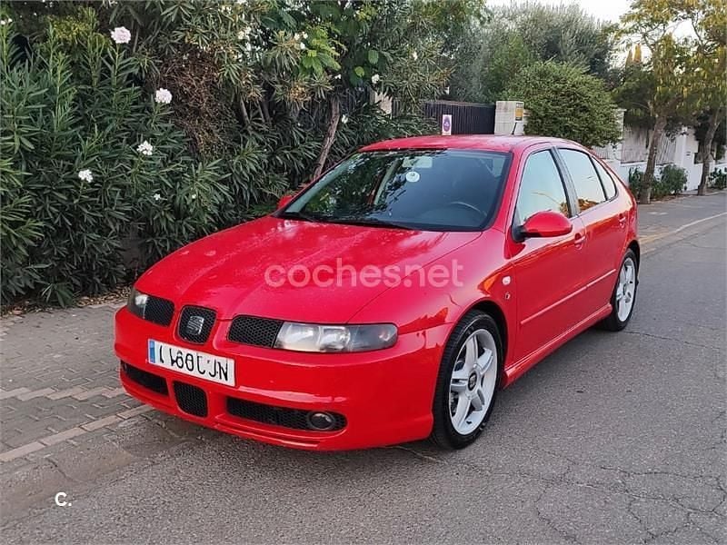 Rojo Usado 2003 Seat Leon Sport Berlina | 5500 € (Precio justo) - Imagen 1/4