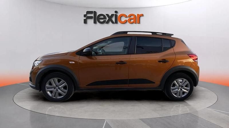 Usado Dacia Sandero Essentiel 101 CV (74 kW) 2021 Amarillo Utilitario
