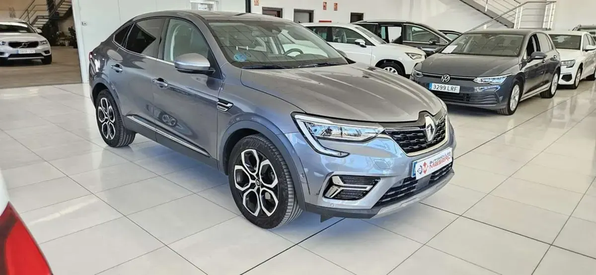 Usado Renault Arkana Zen 139 CV (102 kW) 2022 Gris SUV