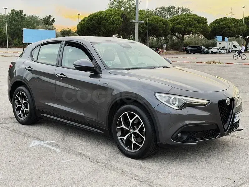 Usado Alfa Romeo Stelvio Sprint 190 CV (139 kW) 2021 SUV