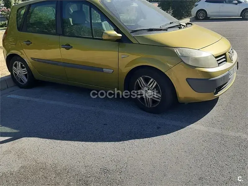 Usado Renault Scénic II Dynamique 120 CV (88 kW) 2005 Amarillo Monovolumen