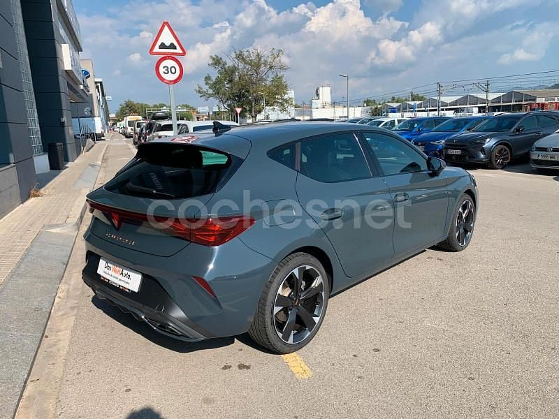 Usado Cupra Leon 150 CV (110 kW) 2024 Azul Berlina