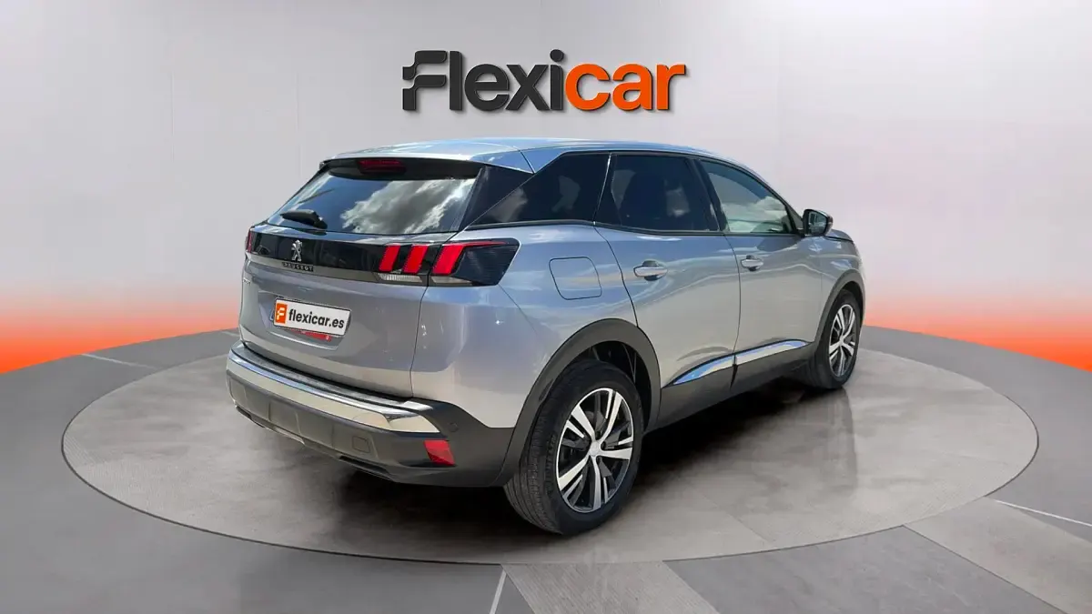 Usado Peugeot 3008 Allure 131 CV (96 kW) 2023 Gris SUV