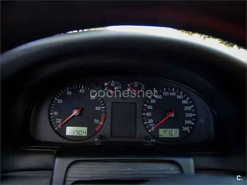 Usado VW Passat Comfortline 125 CV (91 kW) 1999 Gris / plata Berlina
