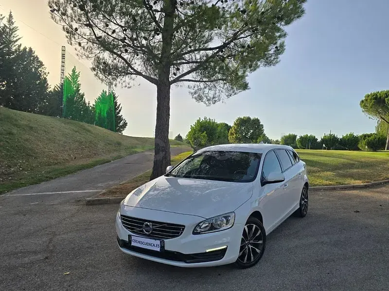 Usado Volvo V60 Momentum 120 CV (88 kW) 2018 Blanco Familiar