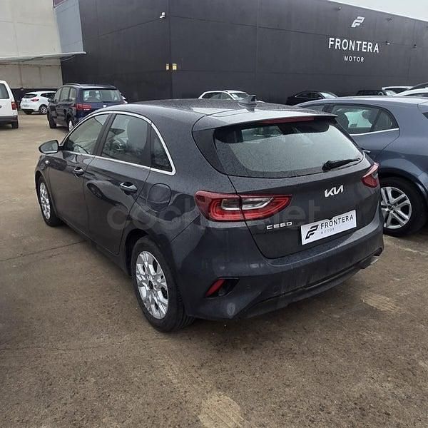 Usado Kia Ceed 100 CV (73 kW) 2021 Gris / plata Utilitario