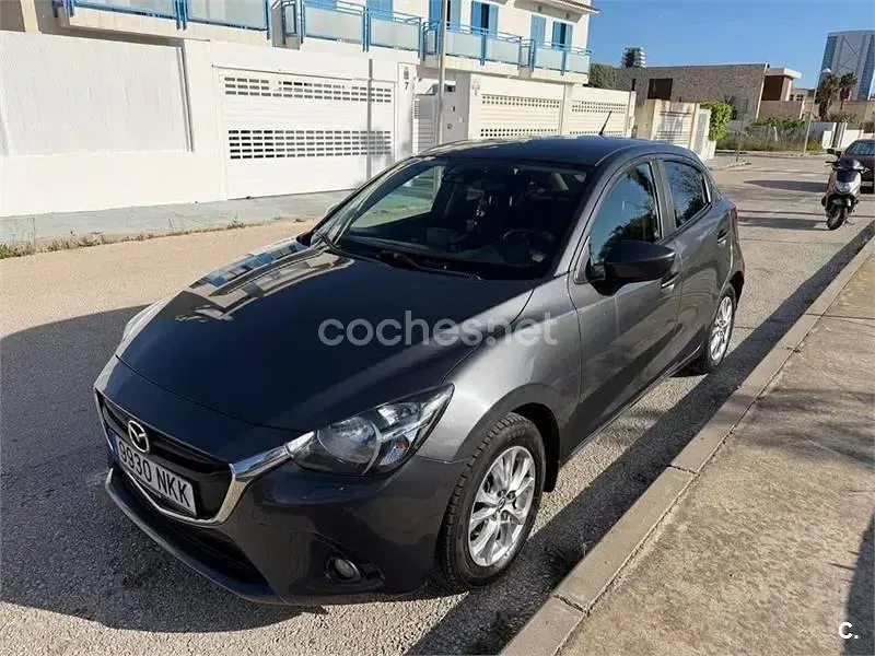 Usado Mazda 2 Style 90 CV (66 kW) 2017 Negro Berlina