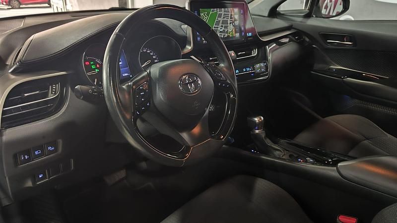 Usado Toyota C-HR Advance 122 CV (89 kW) 2019 Gris SUV