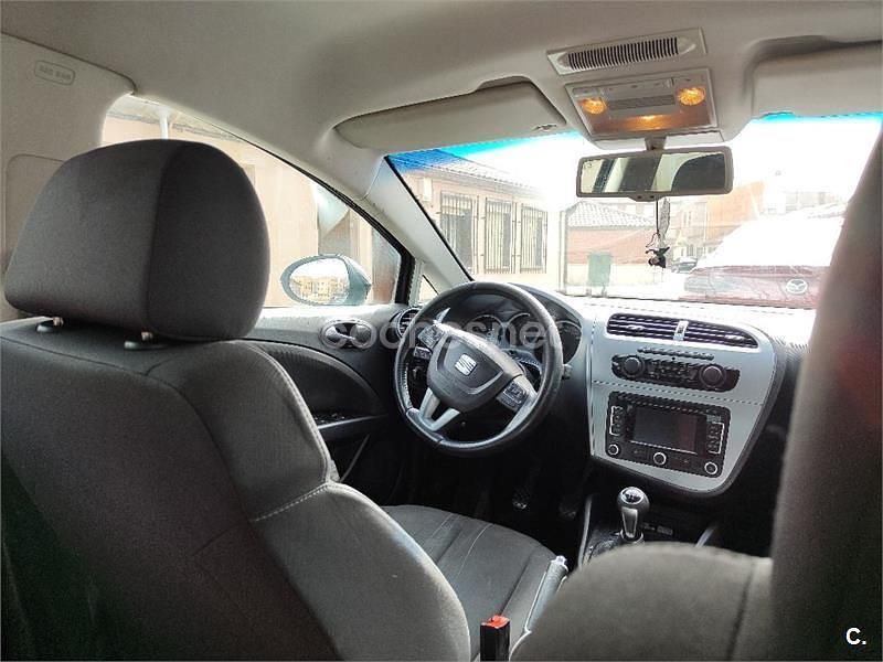 Usado Seat Leon Reference 105 CV (77 kW) 2014 Negro Berlina