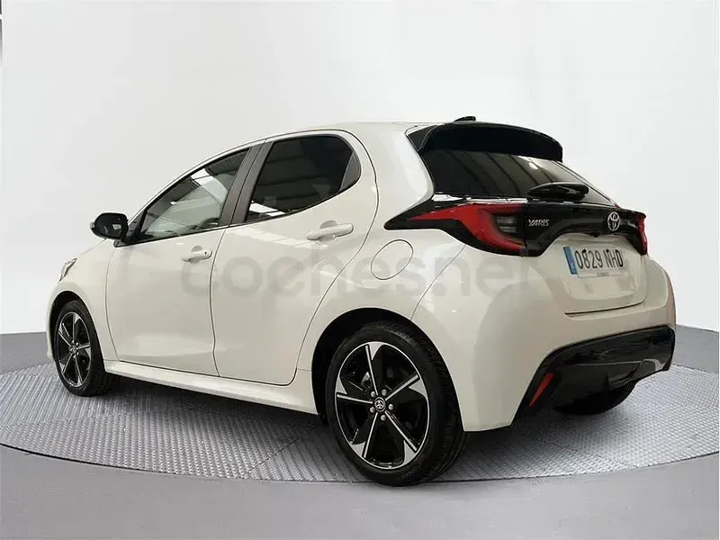 Usado Toyota Yaris Hybrid Style 116 CV (85 kW) 2025 Blanco Berlina