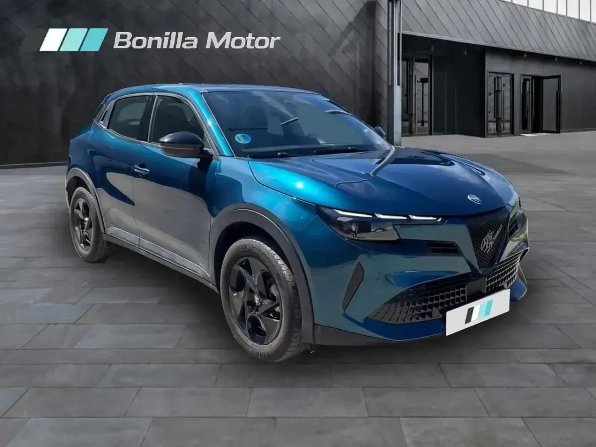 Usado Alfa Romeo Junior 136 CV (100 kW) 2025 Azul SUV