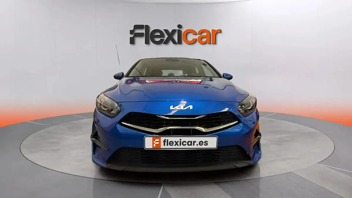 Usado Kia Ceed 136 CV (100 kW) 2023 Azul Utilitario