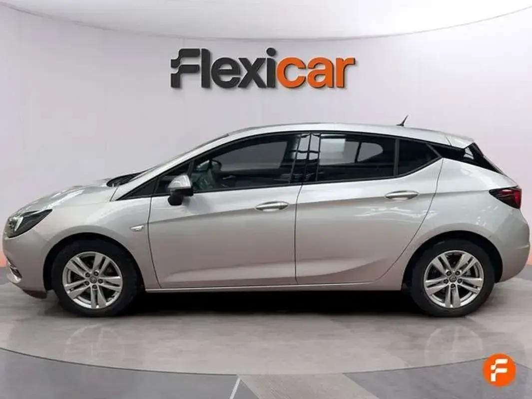 Usado Opel Astra 110 CV (80 kW) 2020 Gris Berlina