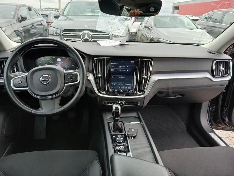 Usado Volvo V60 Momentum 190 CV (139 kW) 2020 Negro Familiar